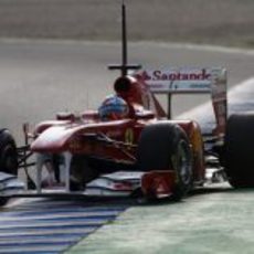 Alonso no se cansa de dar vueltas