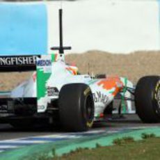 Paul di Resta comprueba las novedades del Force India