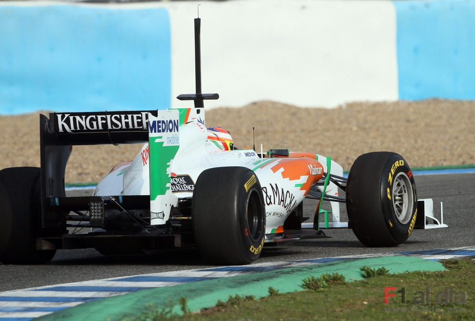 Paul di Resta comprueba las novedades del Force India