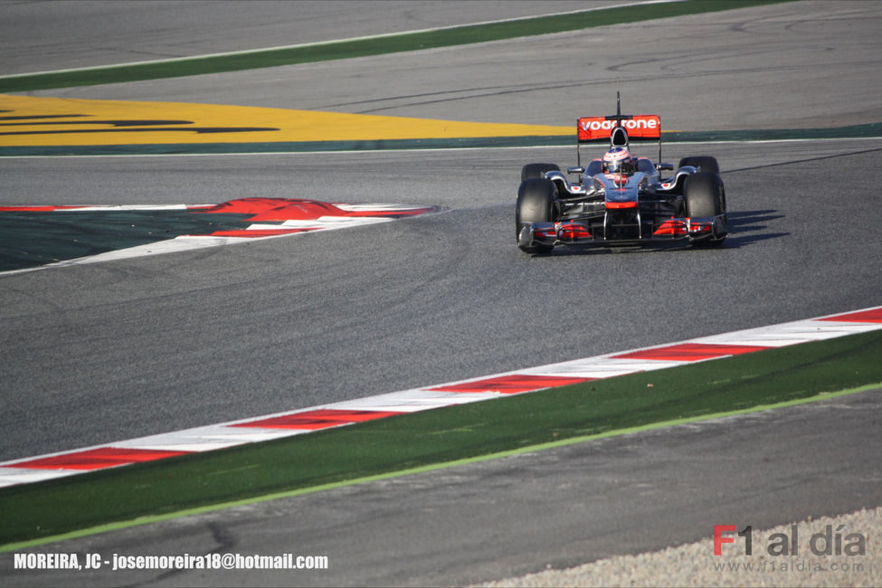 Jenson Button en Barcelona con el MP4-26