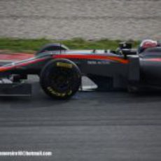 Vitantonio Liuzzi rueda con el HRT en Montmeló