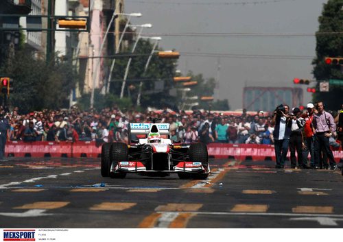 Pérez rodó por la calles de su ciudad natal