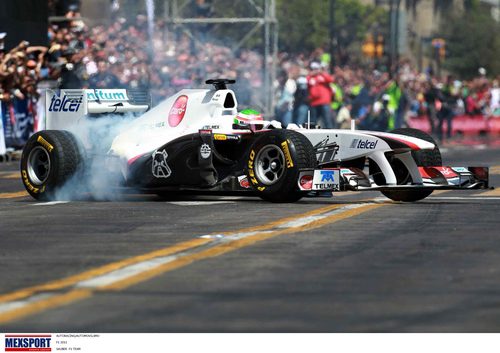 Quemando rueda para la afición mexicana