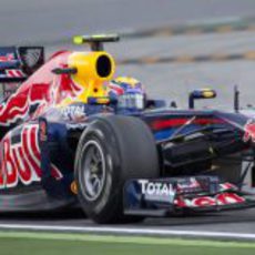 Mark Webber rueda en el Circuit de Catalunya con el RB7