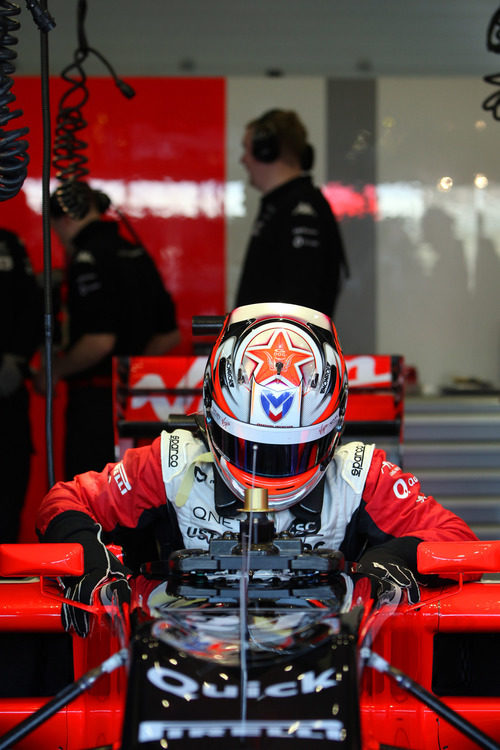 Timo Glock se sienta en el MVR-02