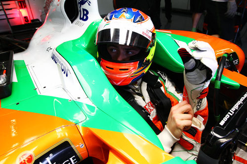 Di Resta se pone sus guantes