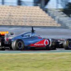 El McLaren de Button rueda en Montmeló
