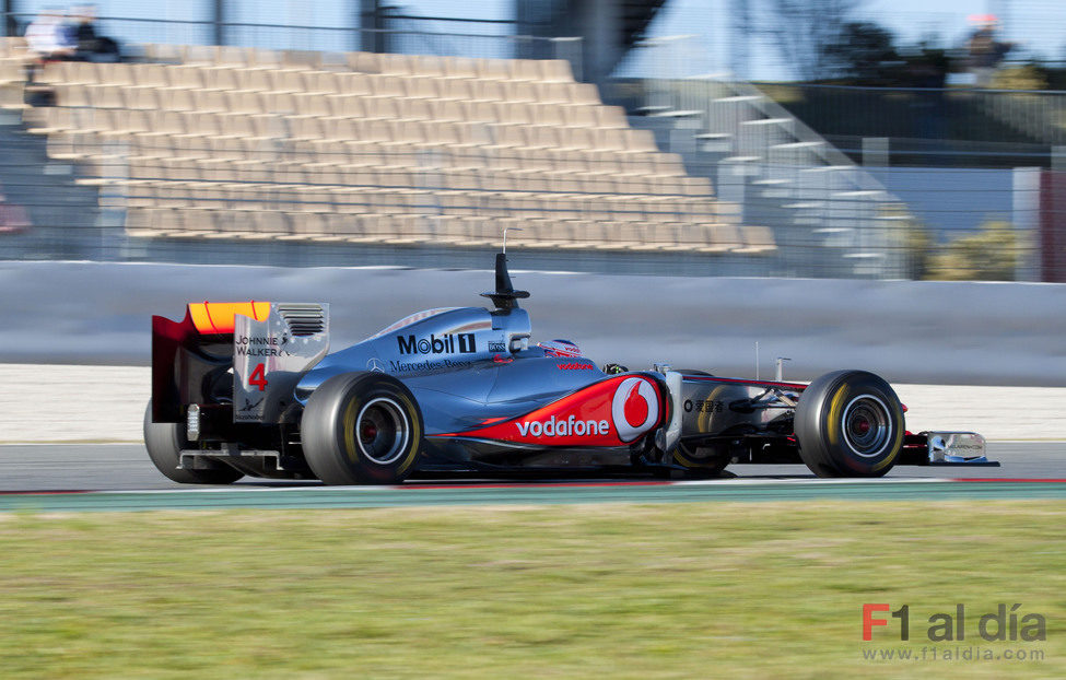 El McLaren de Button rueda en Montmeló