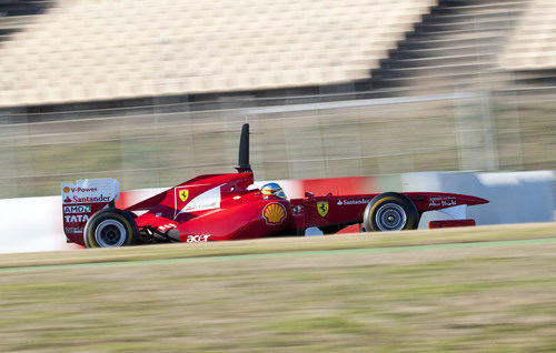 Alonso rueda en Montmeló