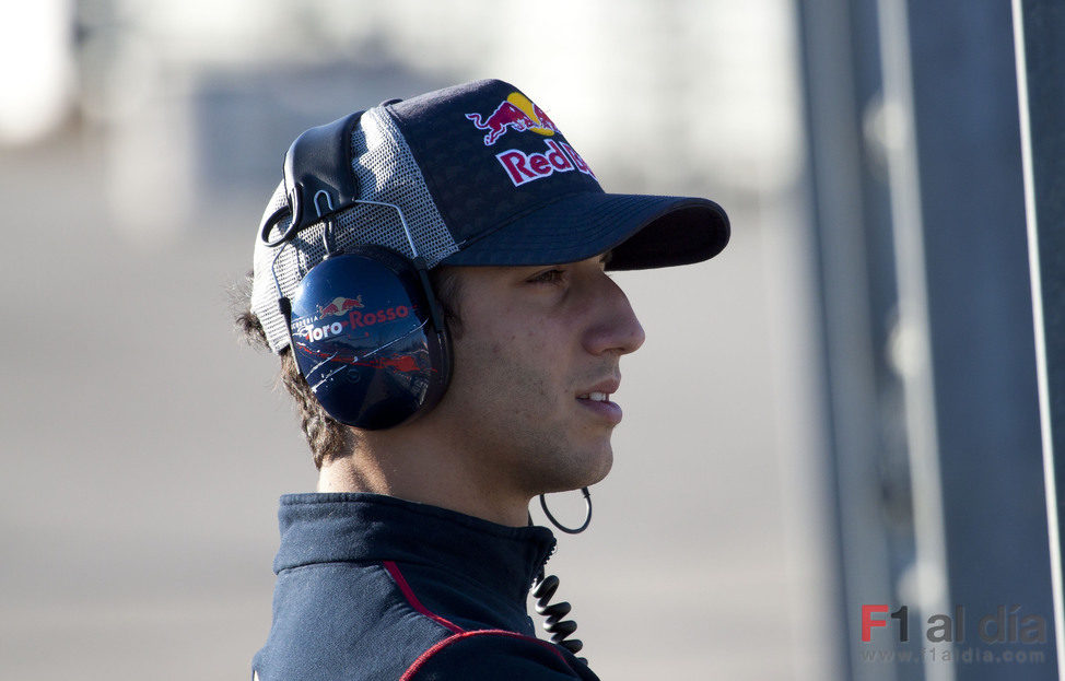 Daniel Ricciardo espera su oportunidad en Barcelona
