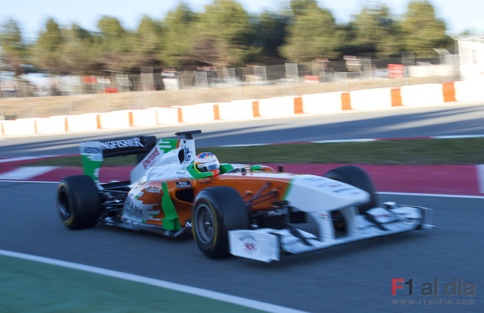 Di Resta vuelve a boxes en Montmeló