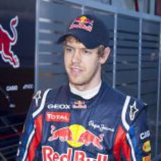 Sebastian Vettel en el 'paddock' del Circuit de Catalunya
