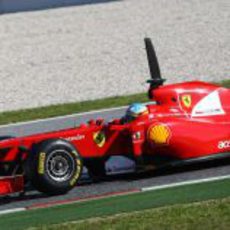 Fernando Alonso no se cansa de rodar en Montmeló
