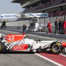 El Hispania F111 en el 'pit-lane' de Montmeló