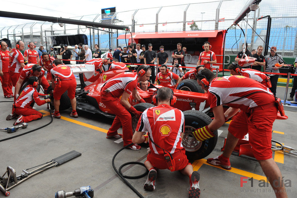 Ferrari ya ensaya los 'pit-stops' en Australia