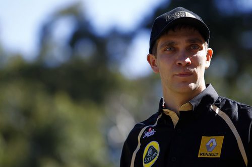 Vitaly Petrov llega a Australia