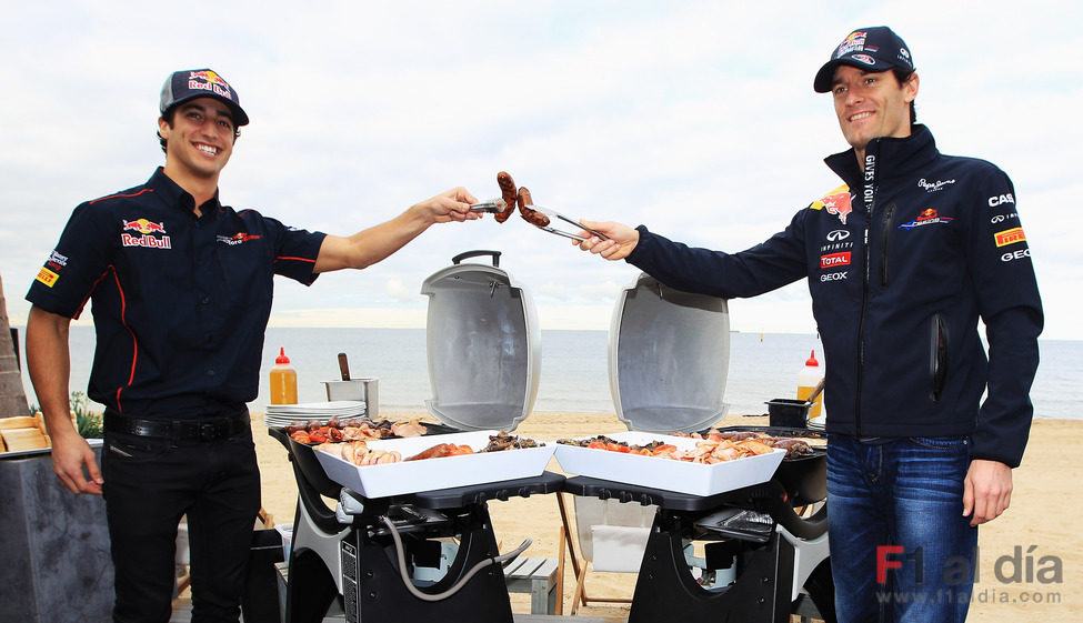 Ricciardo y Webber poniéndose las botas