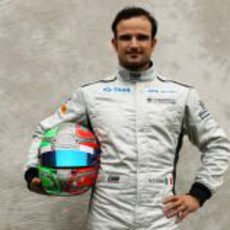 Liuzzi posa para la foto oficial de 2011