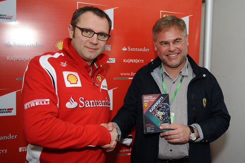 Stefano Domenicali junto a Eugene Kaspersky en Australia