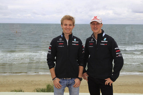 Rosberg y Schumacher en la playa