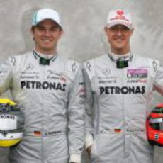Rosberg y Schumacher posan en Melbourne