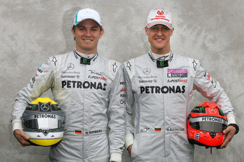 Rosberg y Schumacher posan en Melbourne