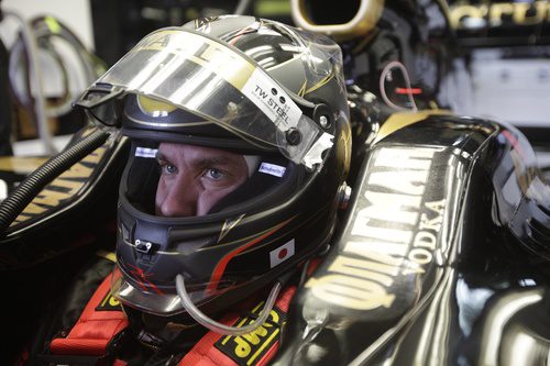 Heidfeld en el box durante los libres