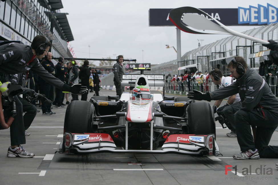 Sergio Pérez en el pit lane