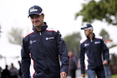 Barrichello paseando por las instalaciones