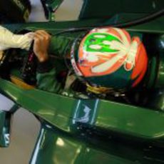 Chandhok se prepara para salir a pista