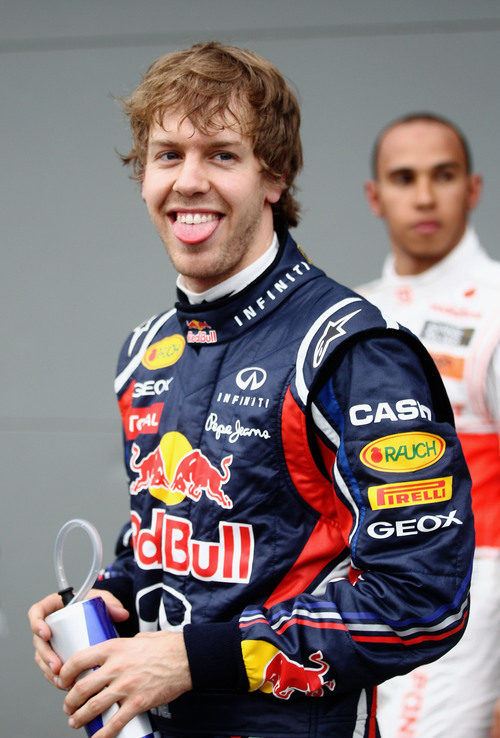 Sebastian Vettel se ríe del resto de la parrilla