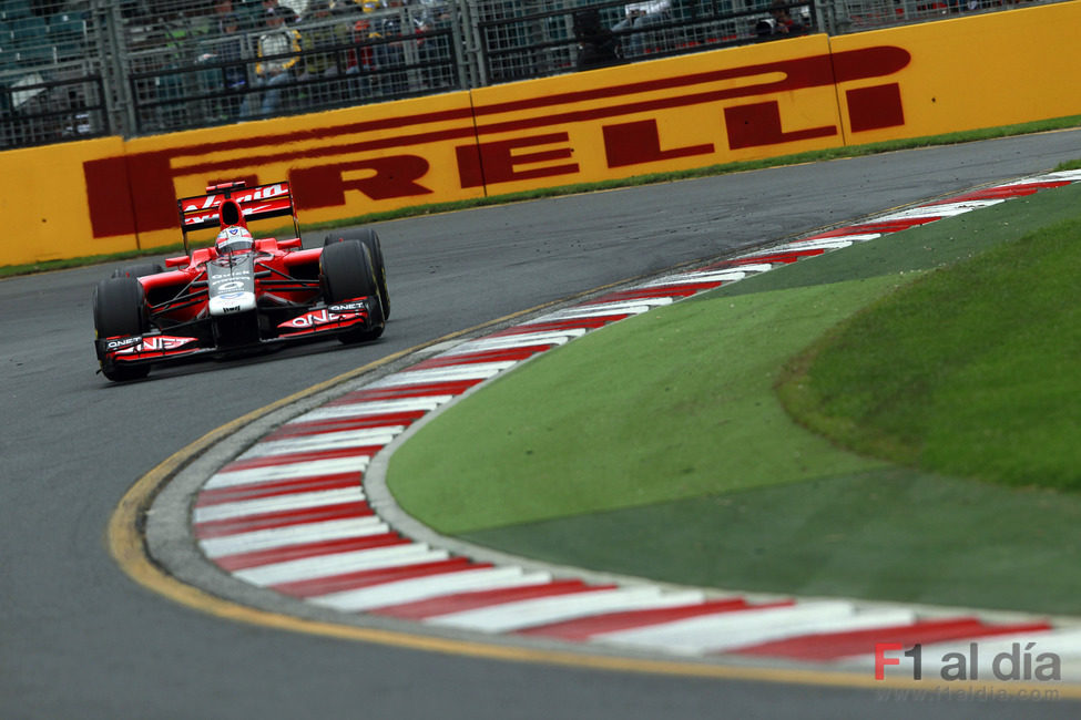 Timo Glock rueda en Albert Park