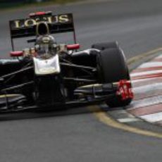 Heidfeld cayó en Q1 en su debut con Lotus Renault