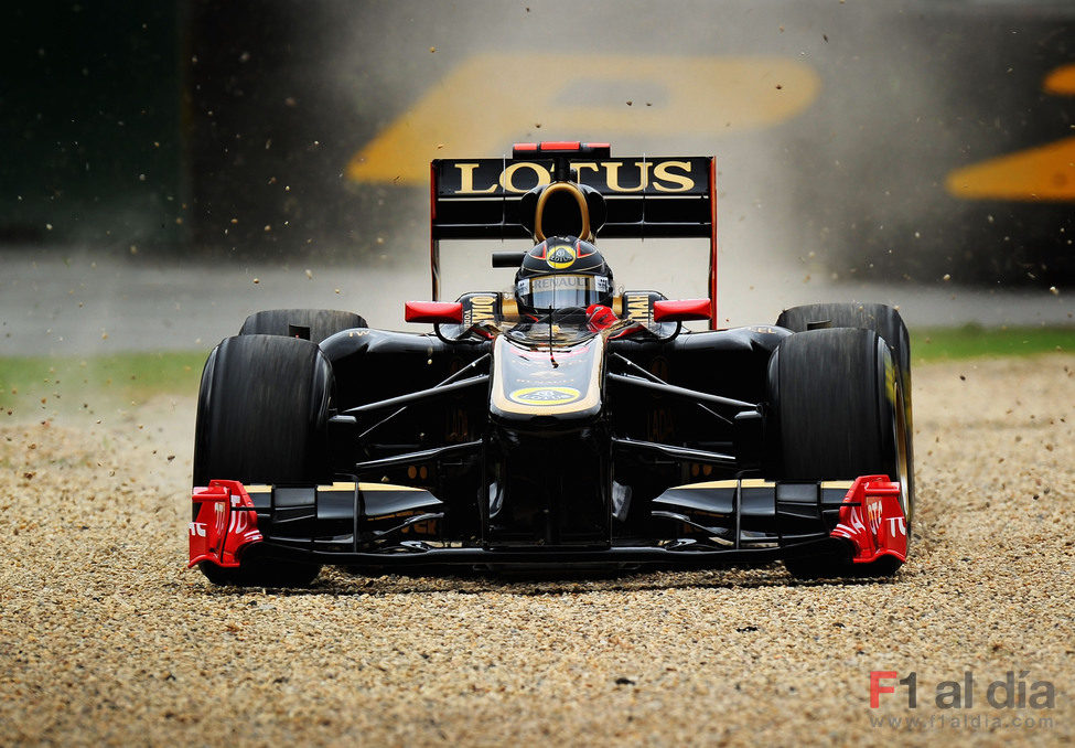 Nick Heidfeld se pasea por la grava de Albert Park