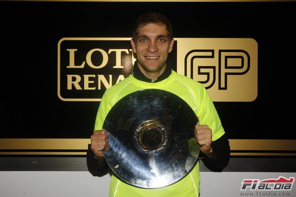 Primer trofeo para Petrov en la F1