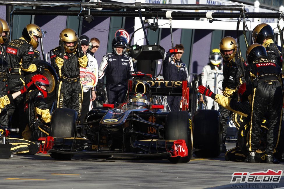 Mal debut para Heidfeld con Lotus Renault GP