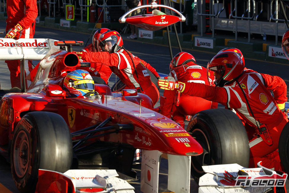 Parada en boxes para Fernando Alonso