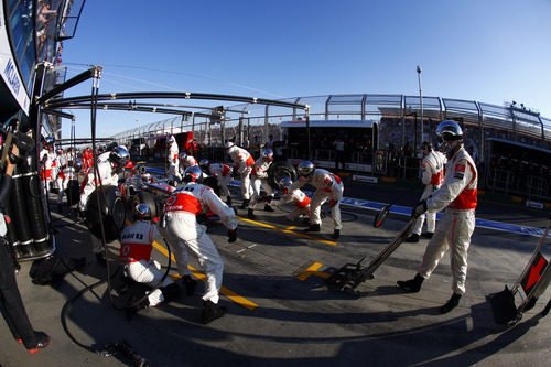 Jenson Button entra a boxes