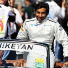 Karthikeyan en el 'drivers parade'