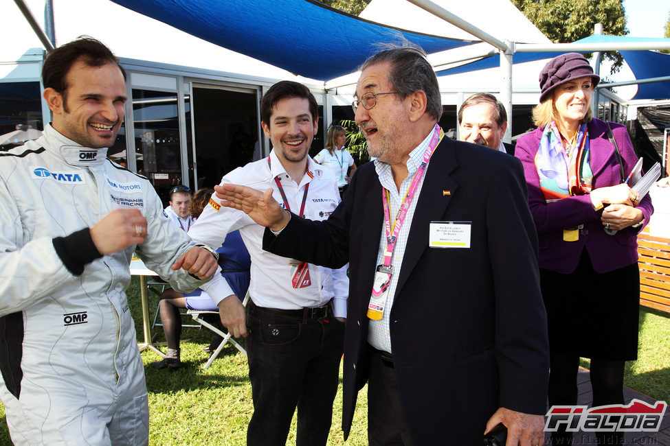 Liuzzi bromea con el embajador