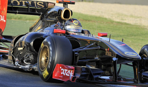 Heidfeld con el lateral de su R31 destrozado