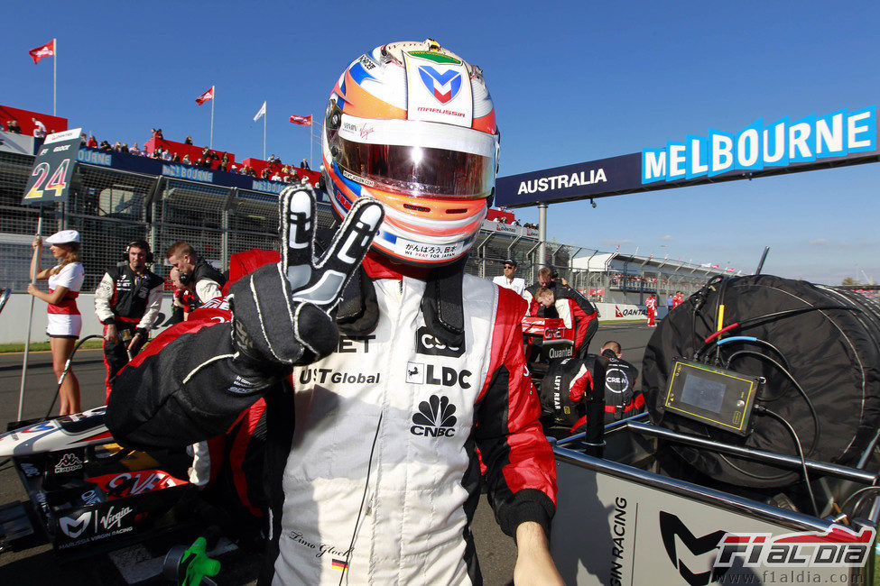 Timo Glock gesticula ante la cámara