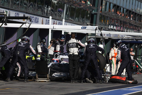 Barrichelo en una parada en boxes durante el Gp de Australia