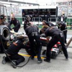 'Pit stop' para Lewis Hamilton