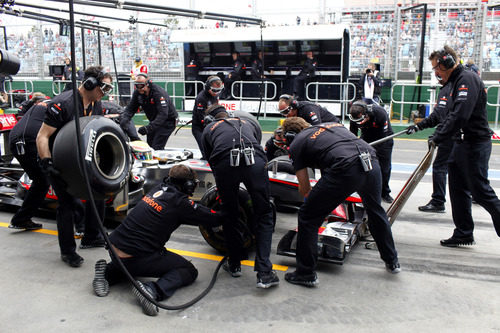 'Pit stop' para Lewis Hamilton