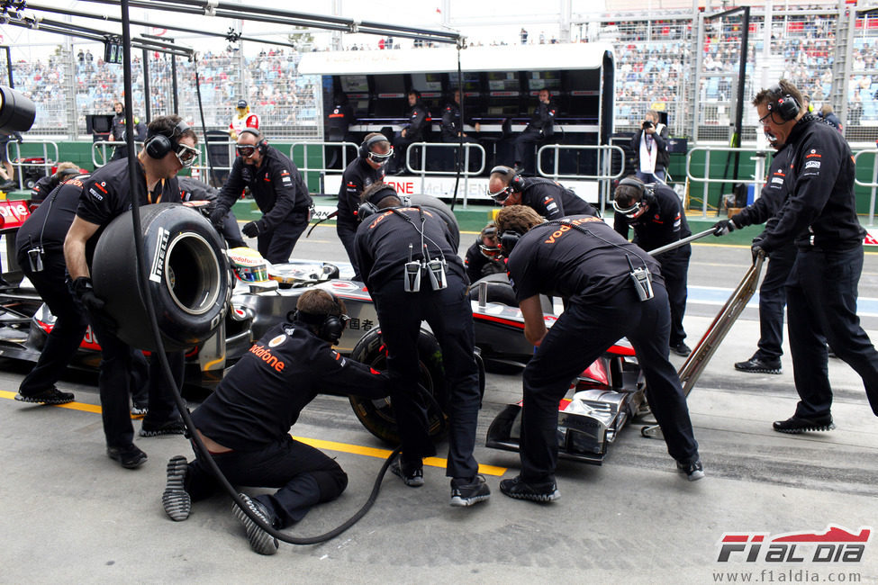 'Pit stop' para Lewis Hamilton