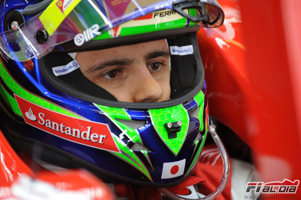 Felipe Massa metido en su coche en Australia