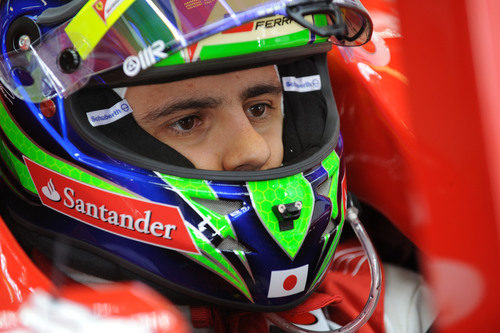 Felipe Massa metido en su coche en Australia