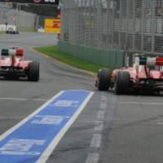 Los dos Ferrari a pista en Melbourne