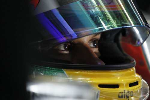 Lewis Hamilton con su casco puesto en Melbourne